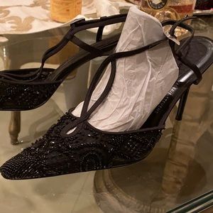 Valerie Stevens Black headed tstrapped Size 7 M